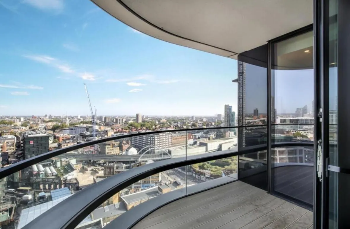 2 Bedroom Luxury Apartment London