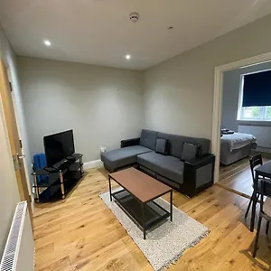 Lovely 1 Bedroom With On Street Parking London