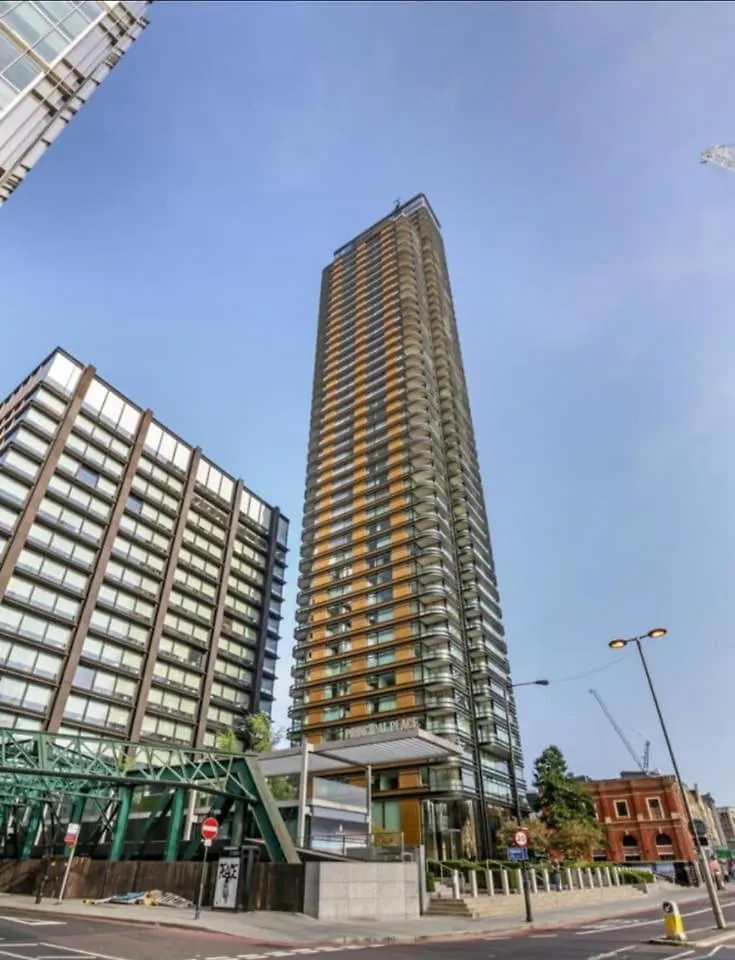 2 Bedroom Luxury Apartment London