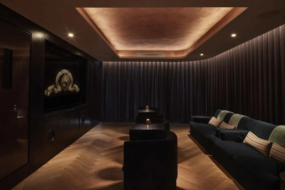 2 Bedroom Luxury Apartment London